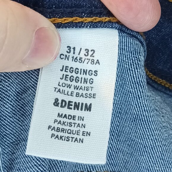 #238 2/$15 - H&M Blue Jeans Size 31/32 - Picture 5 of 6